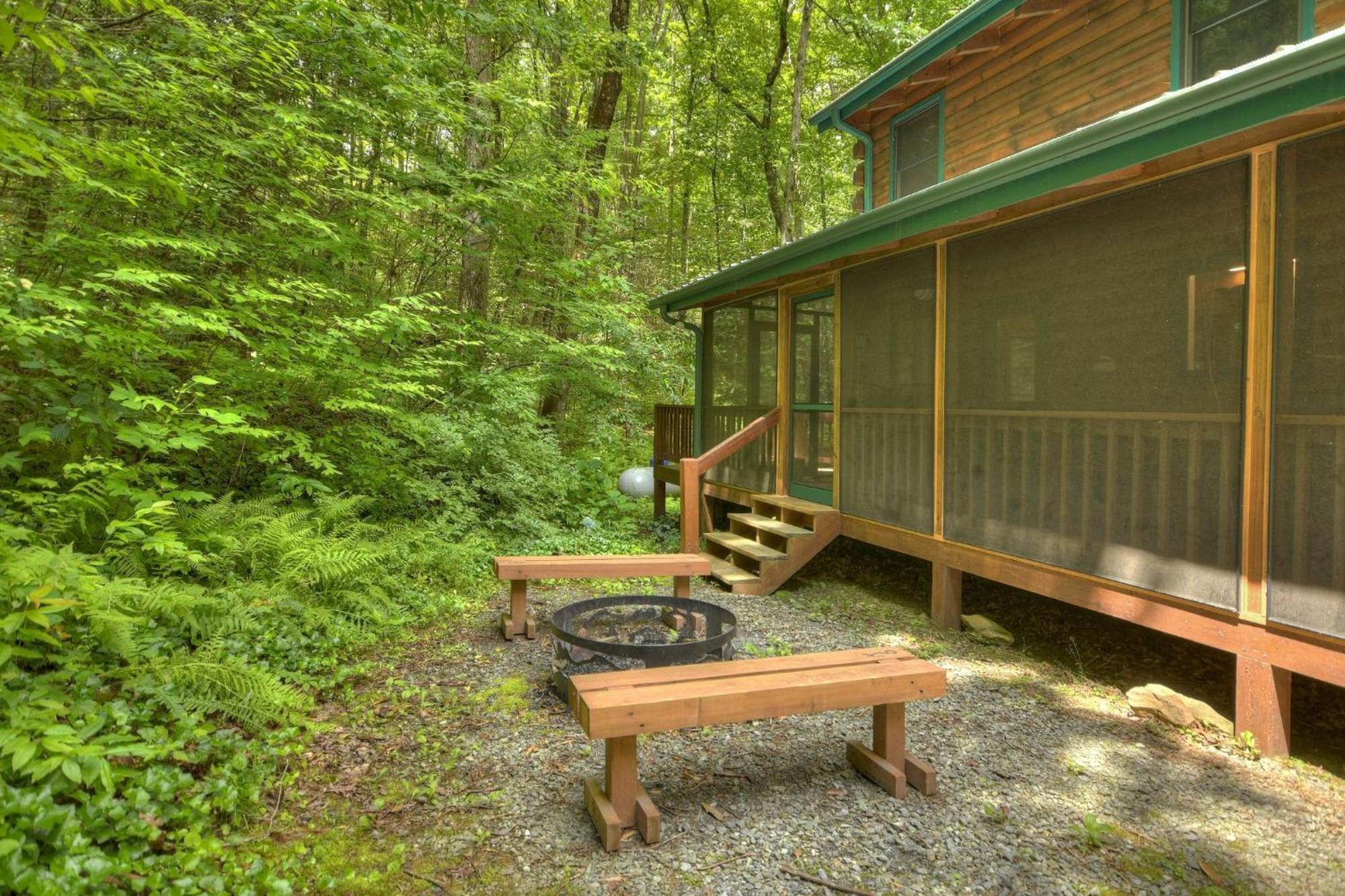 K6 Lodge Gather Around The Firepit Soak In The Hot Tub And Splash In The Creek Blue Ridge Exteriér fotografie